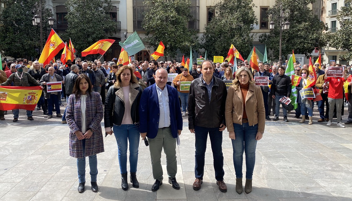 VOX y Solidaridad se concentran en Granada en contra del Gobierno y de las subidas en los precios  